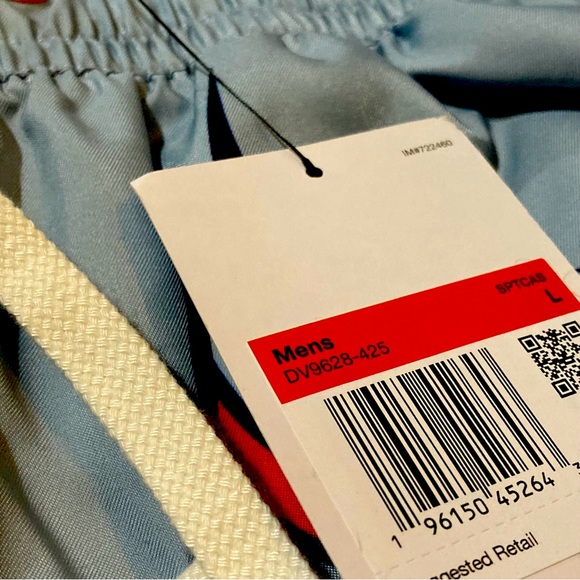 𝐍𝐢𝐤𝐞 𝐒𝐩𝐨𝐫𝐭 𝐅𝐥𝐚𝐦𝐞𝐬 𝐑𝐞𝐝 𝐒𝐡𝐨𝐫𝐭𝐬 𝐃𝐕𝟗𝟔𝟐𝟖-𝟒𝟐𝟓 - Picture 5 of 8